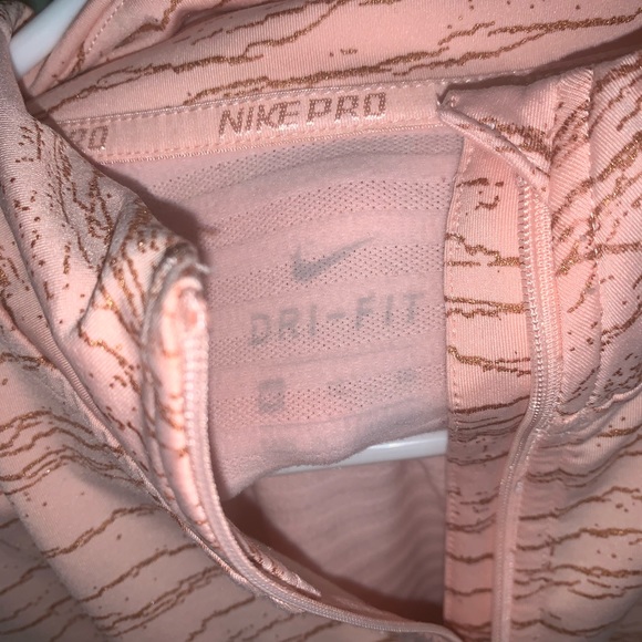 Nike Dri-Fit 1/4 pullover - Picture 2 of 2